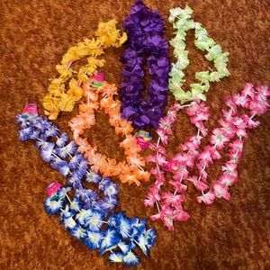 Bundle of Hawaiian 🌺 leis most brand new